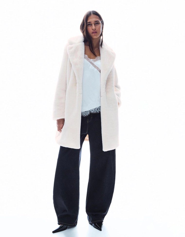 Пальто из искусственного меха