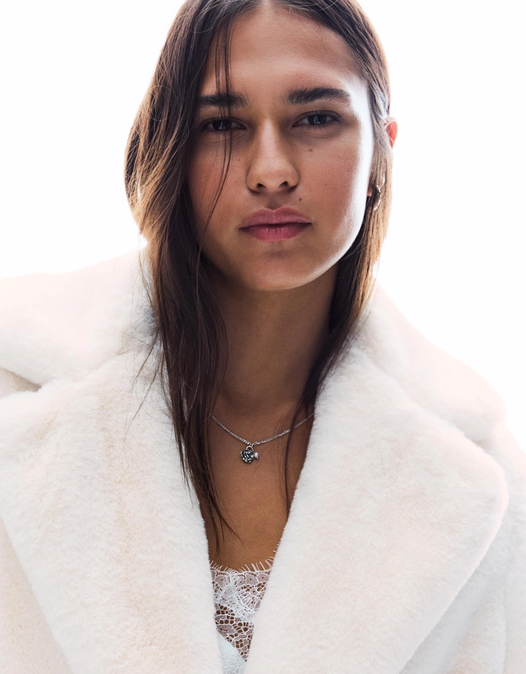 Пальто из искусственного меха