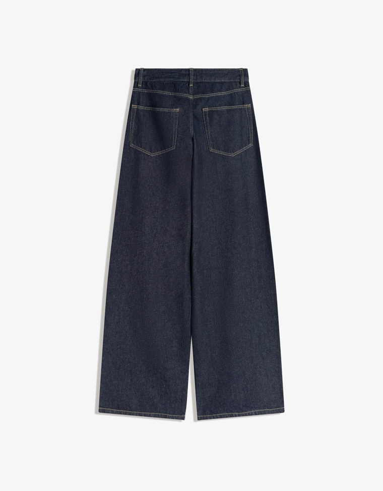 Джинсы с широкими штанинами и низкой посадкой