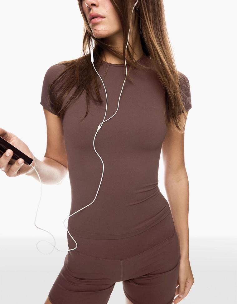 Футболка из быстросохнущей и дышащей ткани