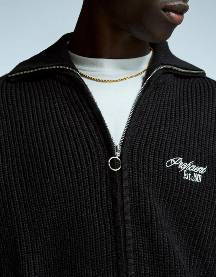 Куртка на молнии с вышивкой