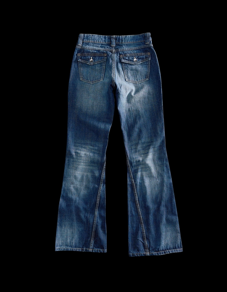Расклешенные джинсы свободного кроя