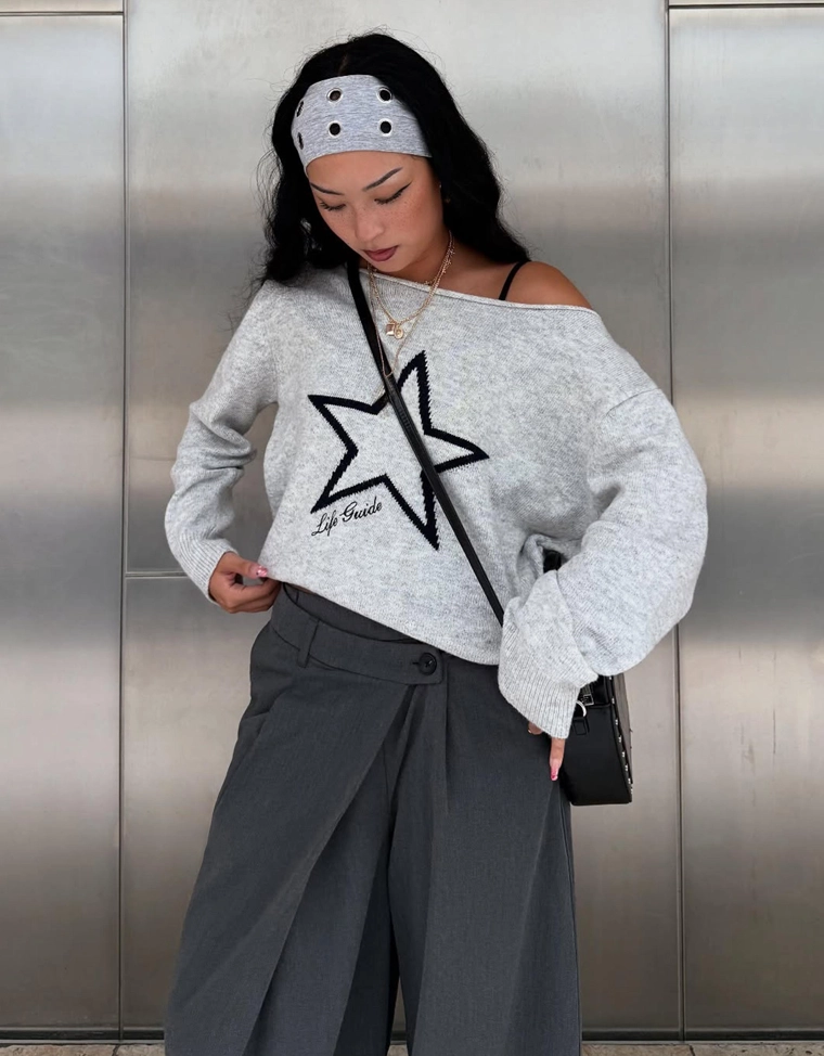 Свитер с вырезом «лодочка» и принтом