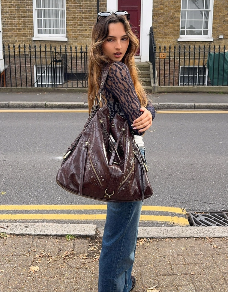 Большая сумка из искусственной кожи с заклепками