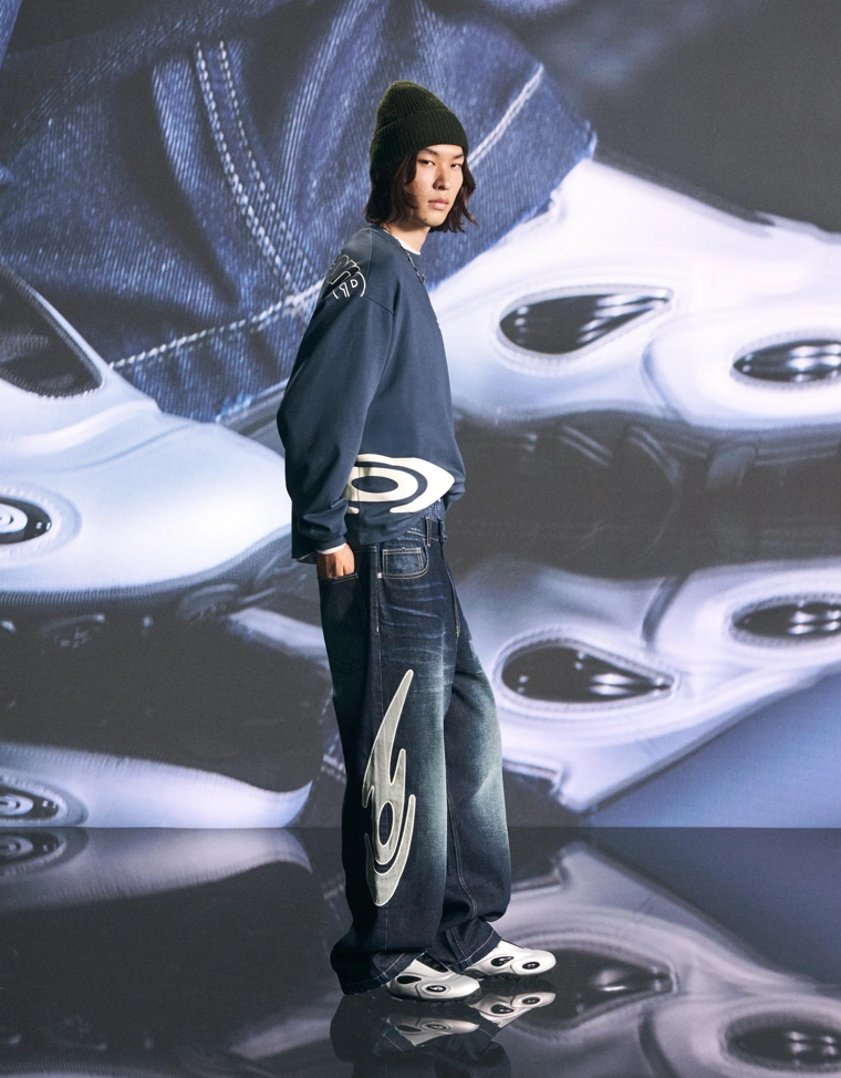 Лонгслив с принтом out of core