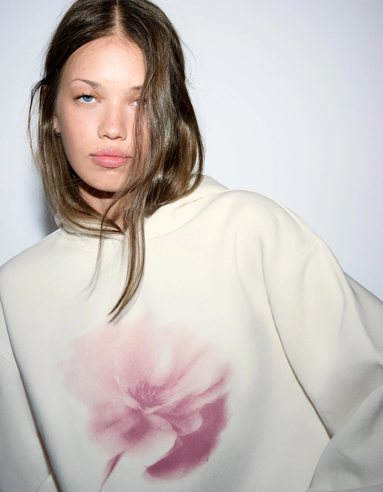 Худи с капюшоном и принтом