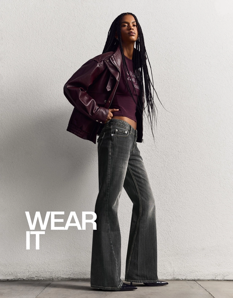 Расклешенные джинсы свободного кроя