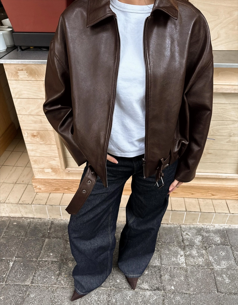 Куртка-бомбер из искусственной кожи с ремнем