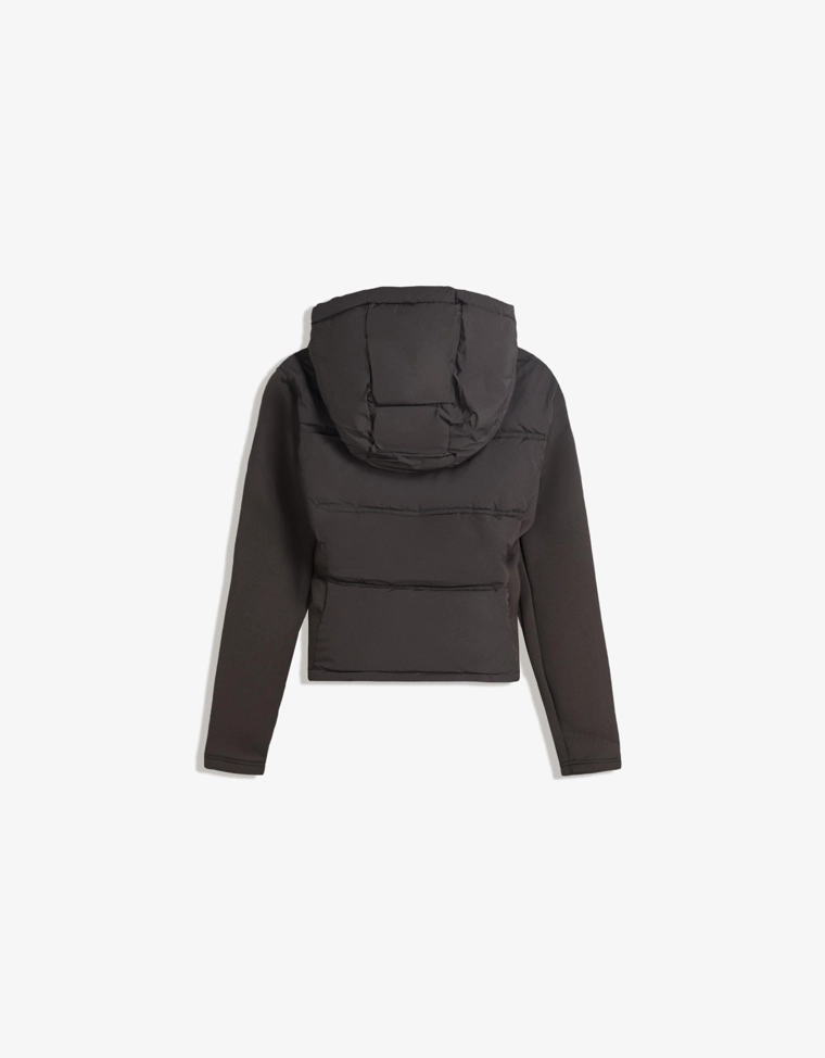 Комбинированная стеганая куртка из плотной синтетической ткани