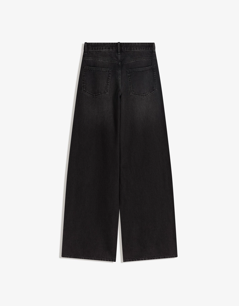 Джинсы с широкими штанинами и низкой посадкой