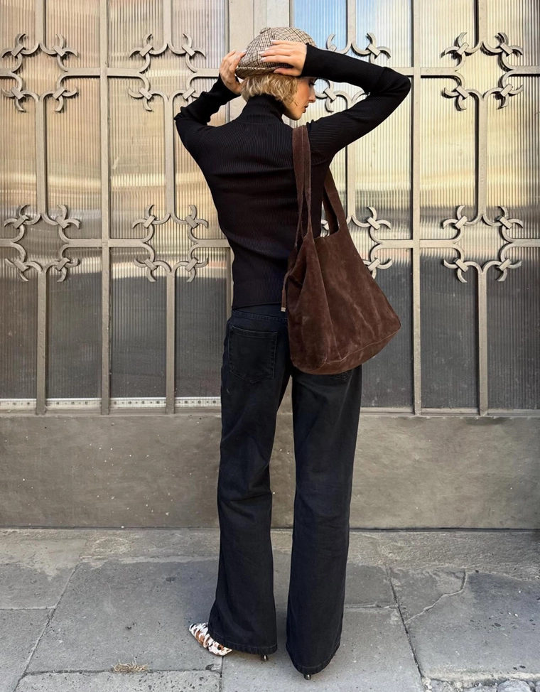 Джинсы с широкими штанинами и низкой посадкой