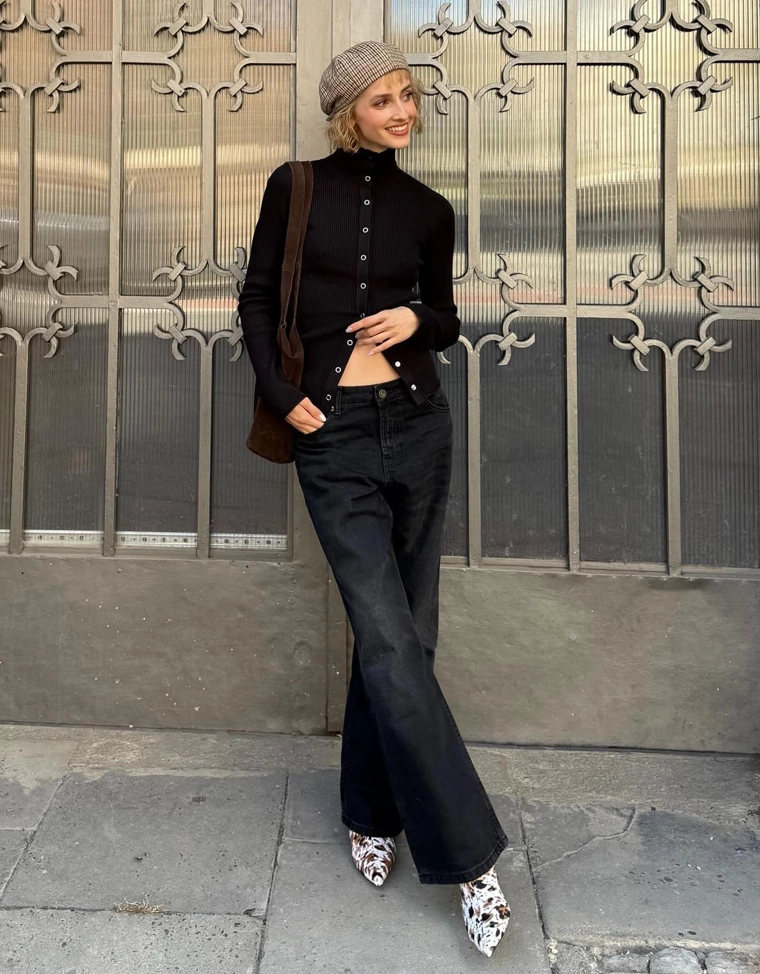 Джинсы с широкими штанинами и низкой посадкой