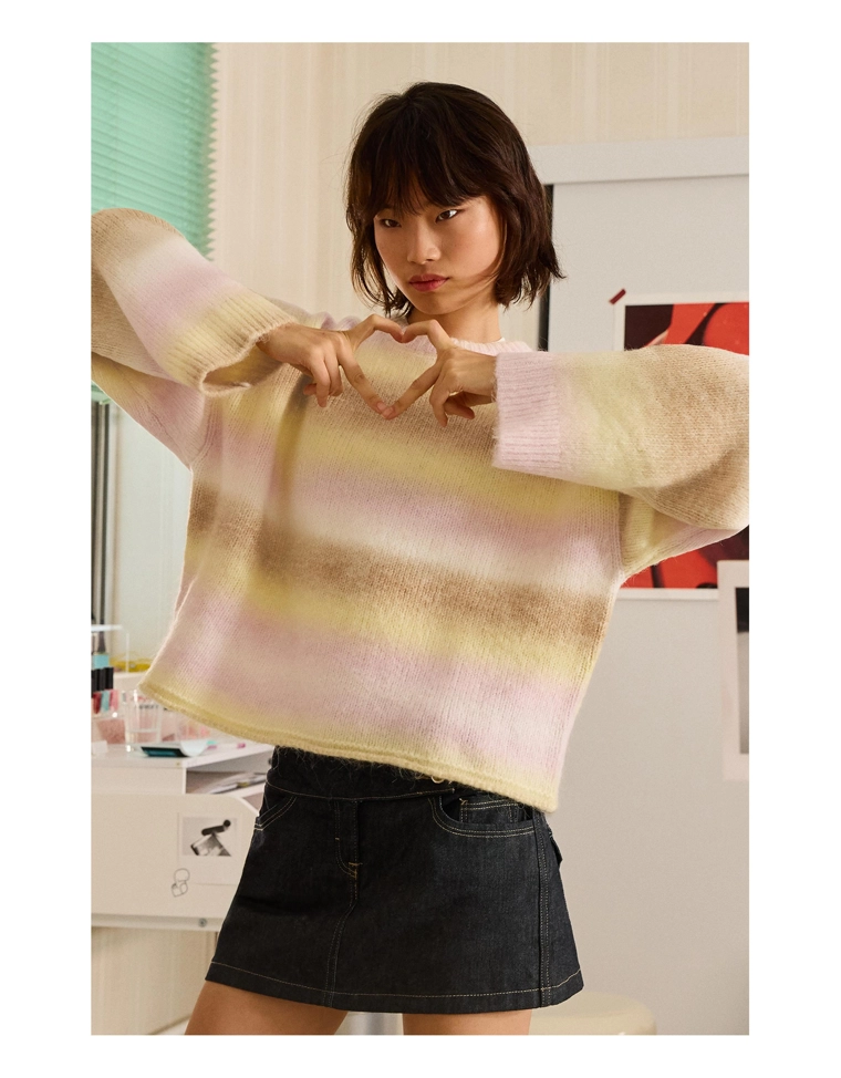 Многоцветный вязаный свитер