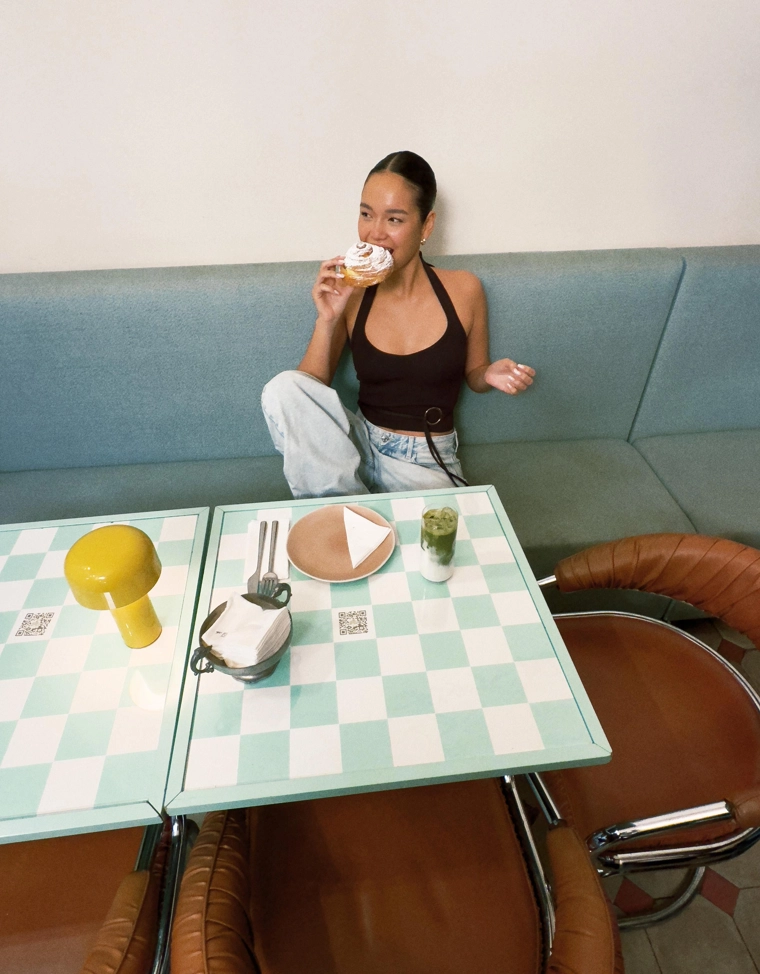 Джинсы barrel с широкими штанинами