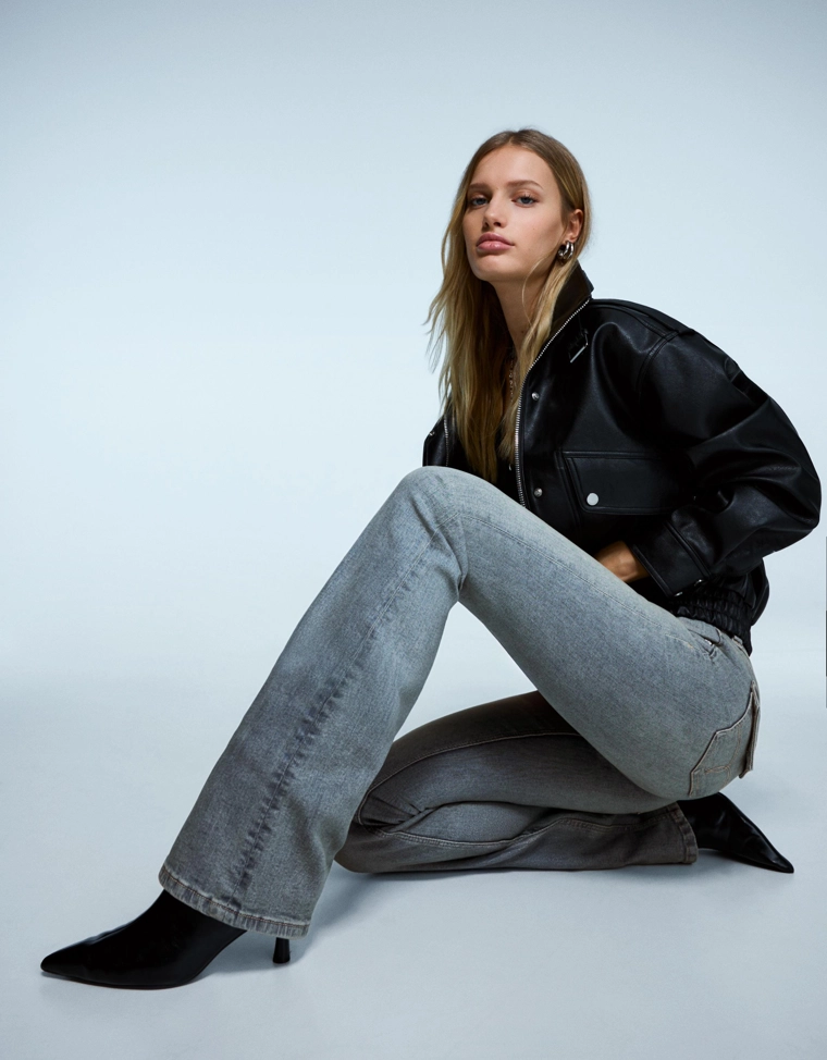 Джинсы bootcut с клапанами