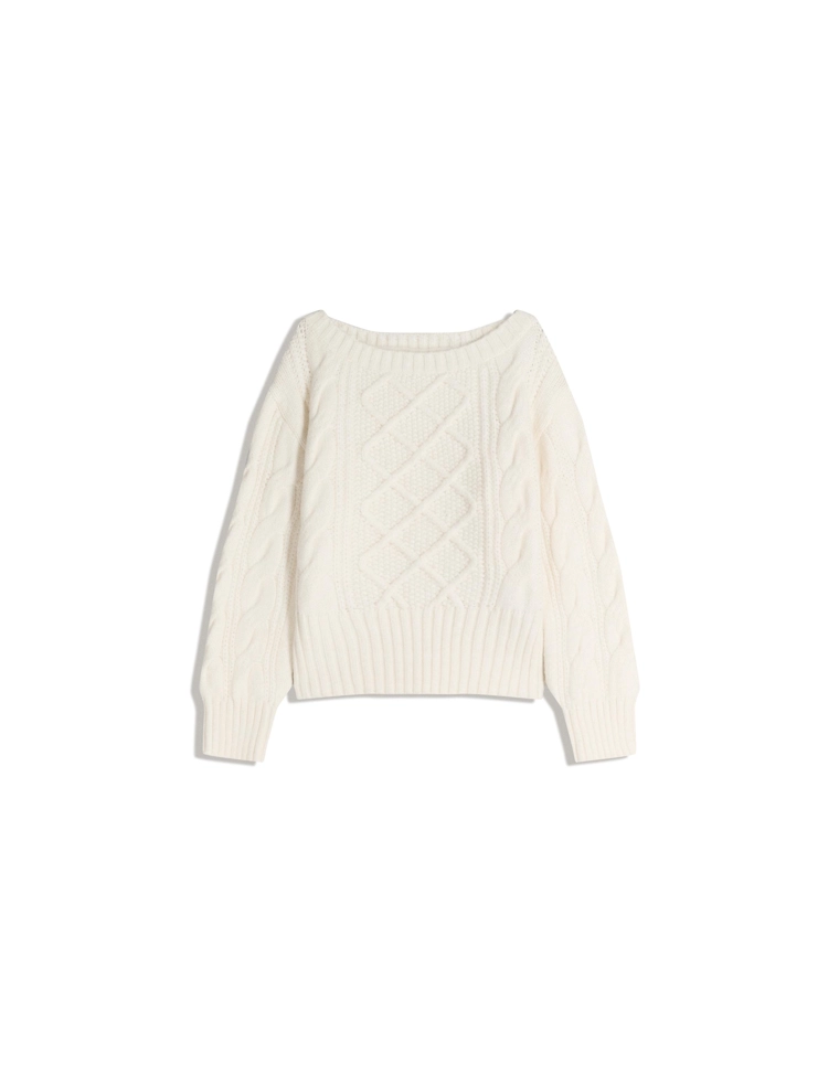 Свитер с вырезом «лодочка» и узором «косы»