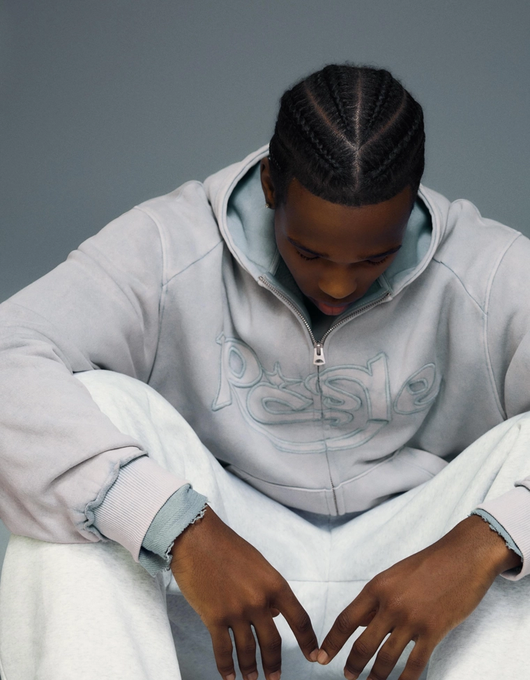 Худи на молнии с вышивкой