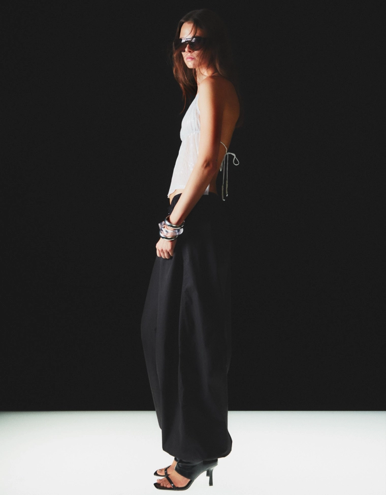 Топ с горловиной халтер с пайетками