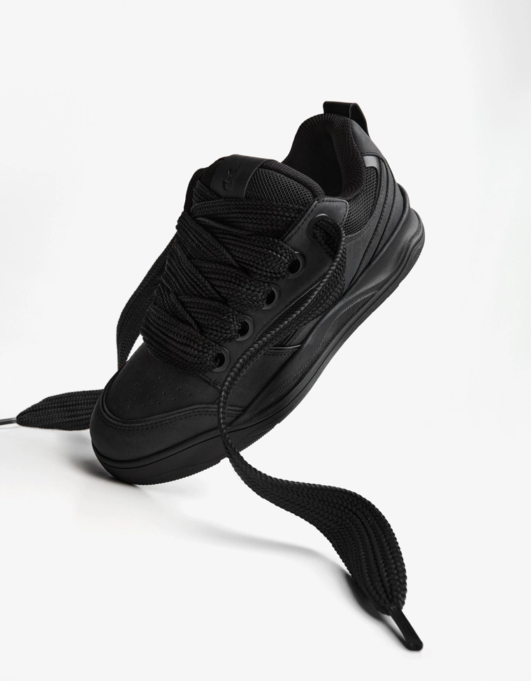 Объемные кроссовки в скейтерском стиле