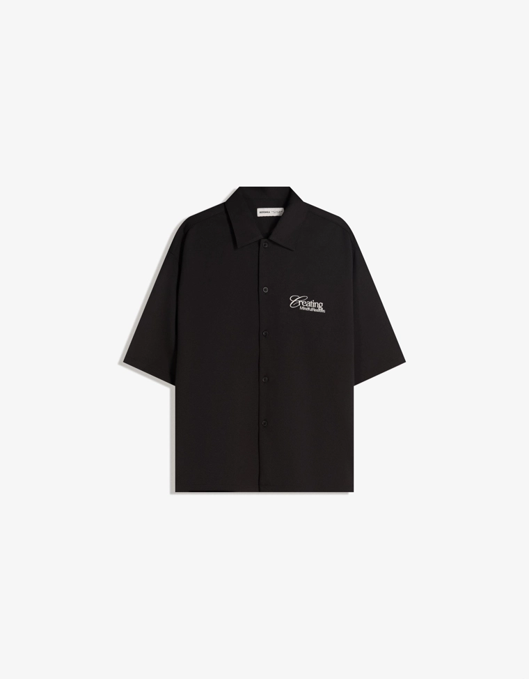 Рубашка геометрического кроя приталенная с вышивкой