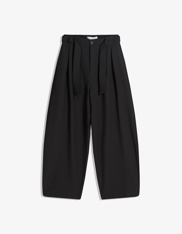 Брюки-баллоны приталенного кроя с ремнем