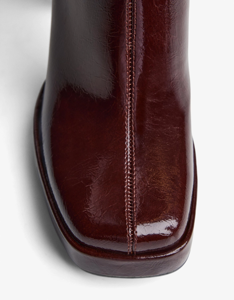 High-heel platform boots