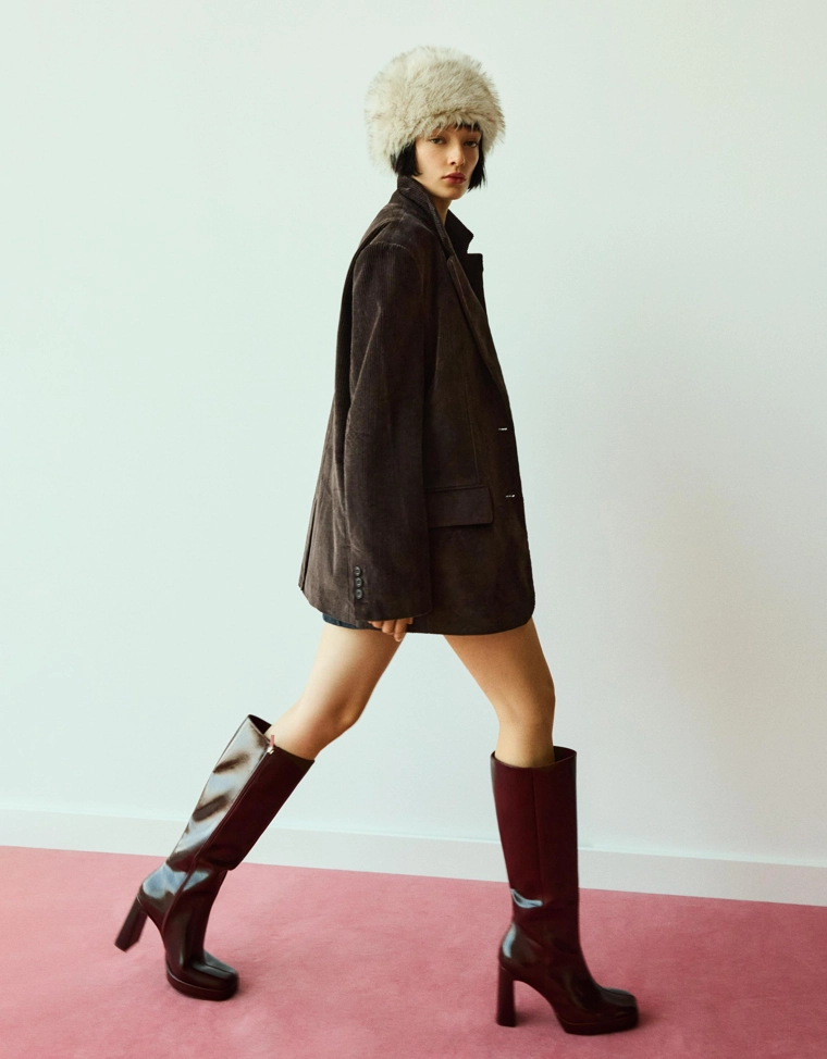 High-heel platform boots