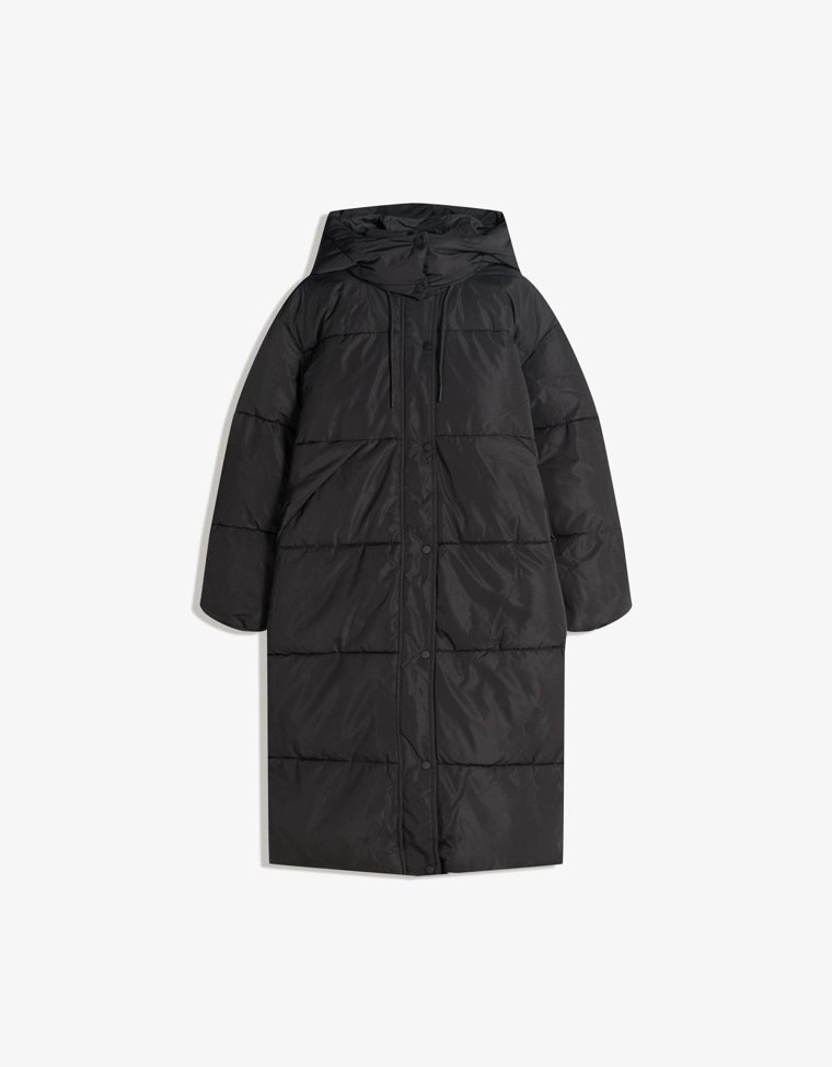 Длинный пуховик из водоотталкивающей ткани с капюшоном