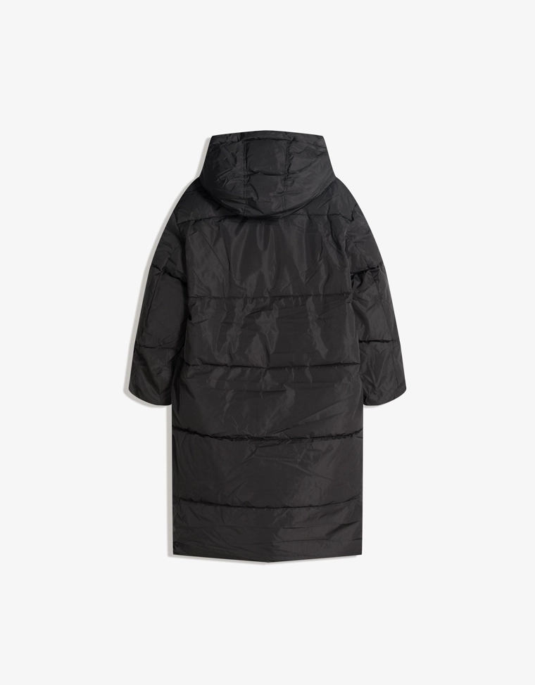Длинный пуховик из водоотталкивающей ткани с капюшоном