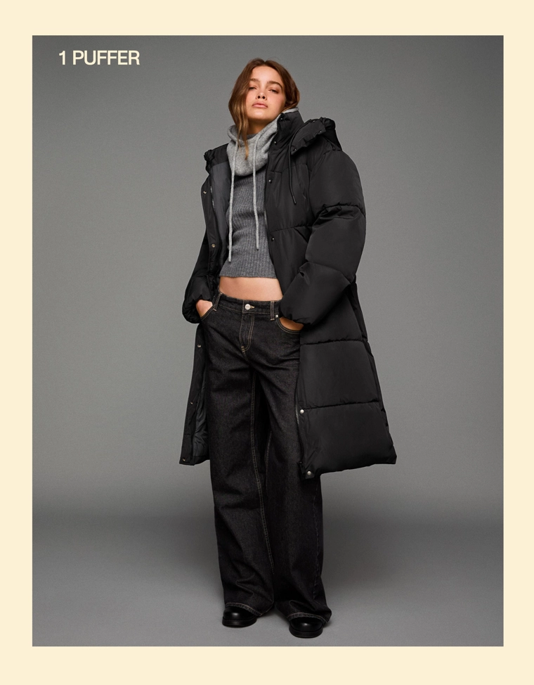 Длинный пуховик из водоотталкивающей ткани с капюшоном