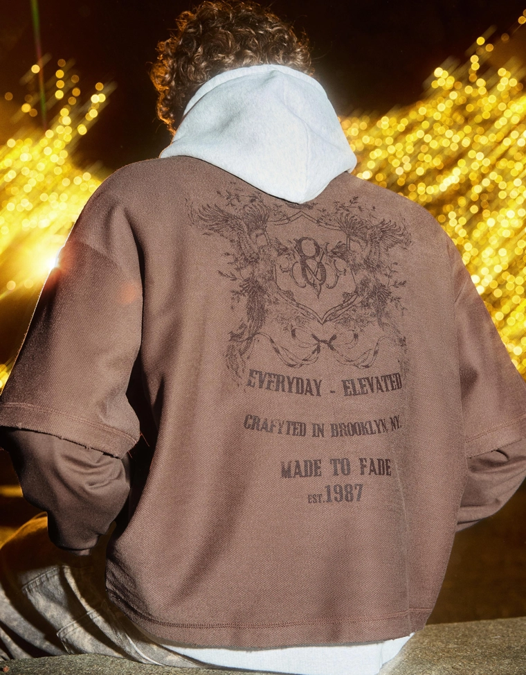 Свитер с двойным рукавом и принтом