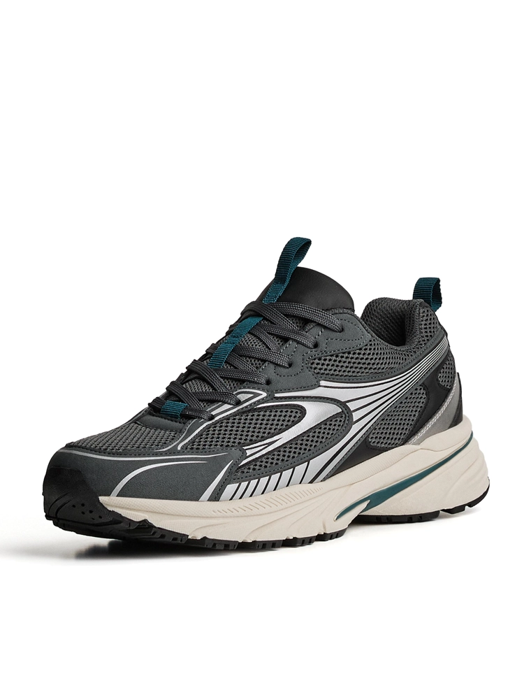 Мульти-пара кроссовок