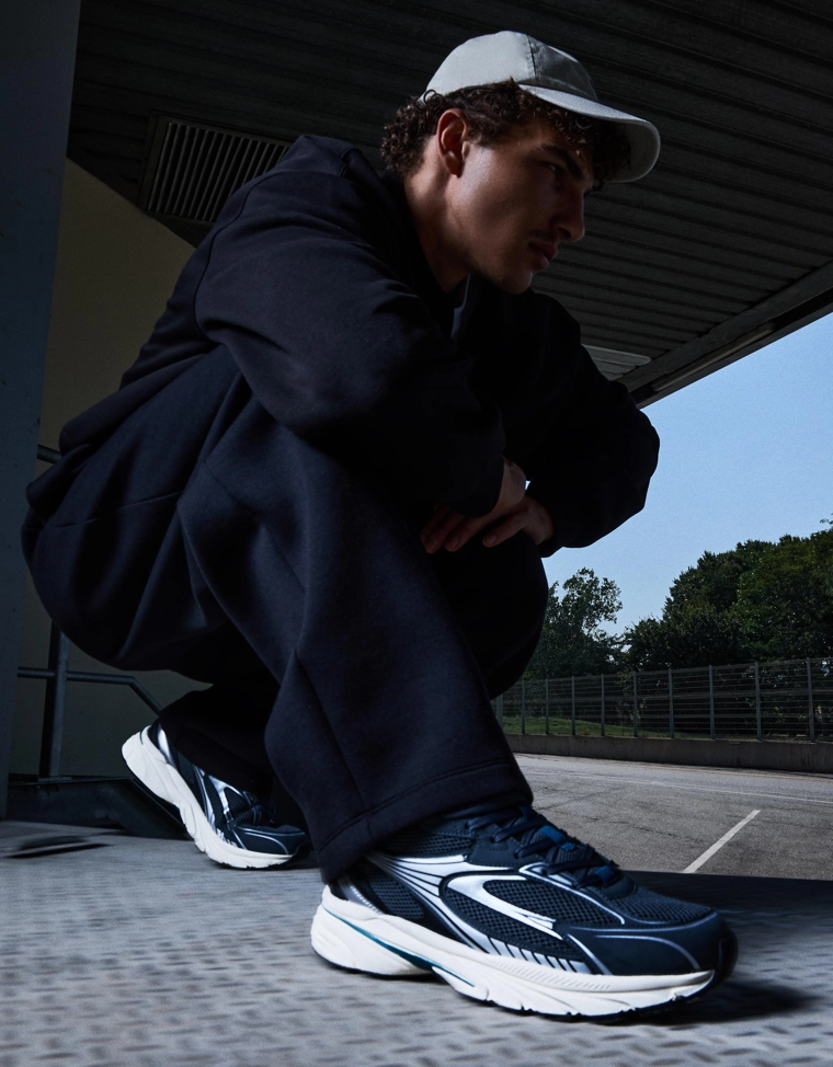 Мульти-пара кроссовок