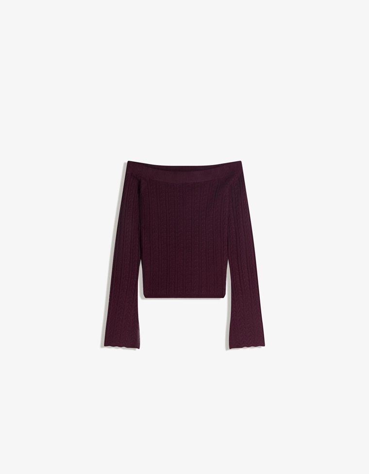 Свитер с открытыми плечами и плетеным узором