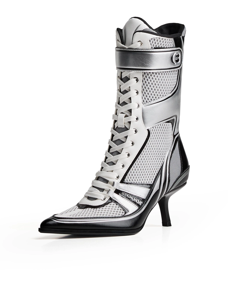 Ботильоны на каблуке в футбольном стиле