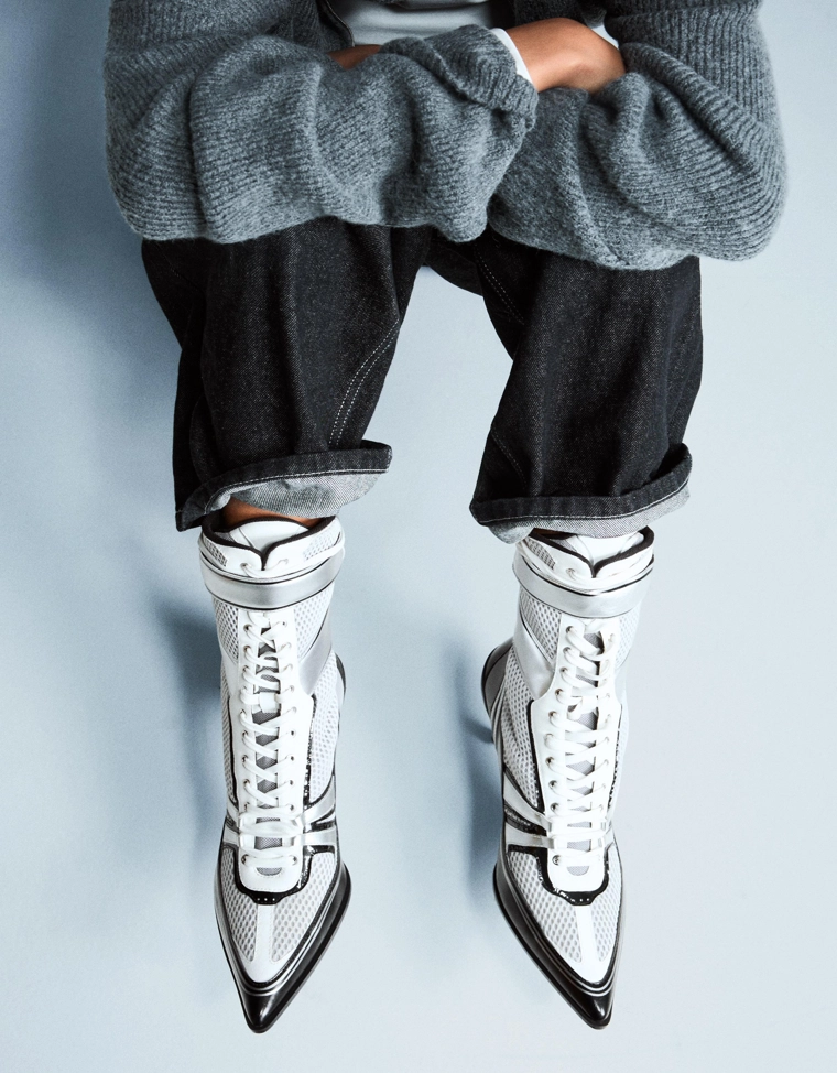 Ботильоны на каблуке в футбольном стиле