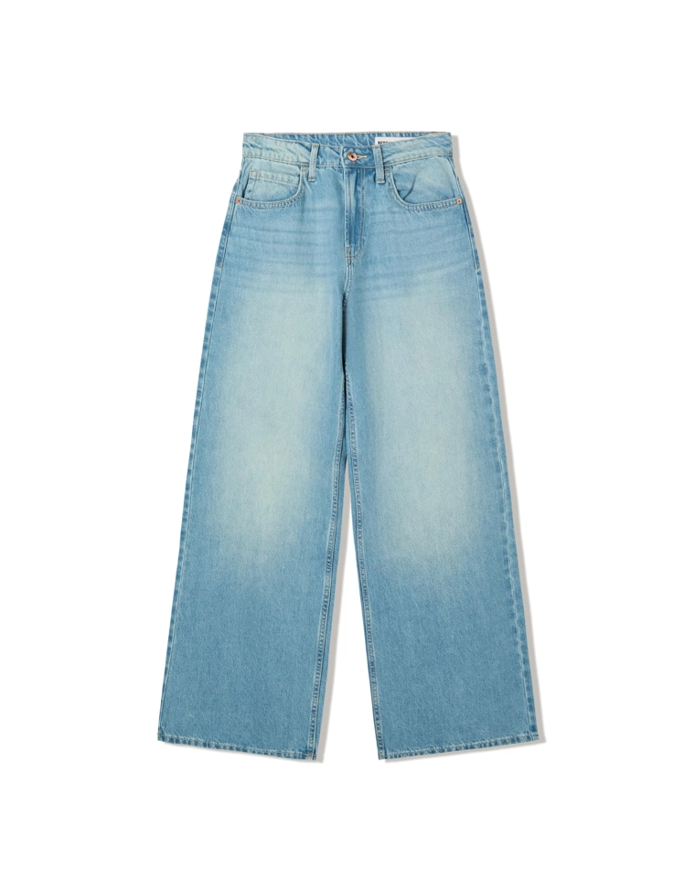 Джинсы с широкими штанинами