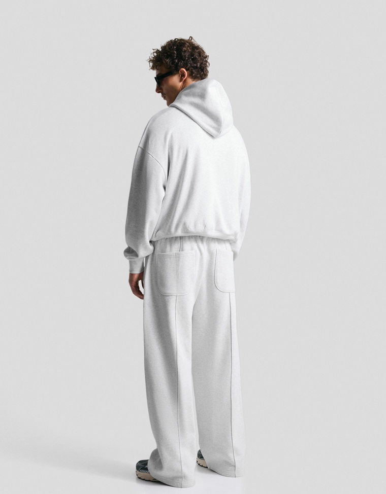 Объемные брюки свободного кроя