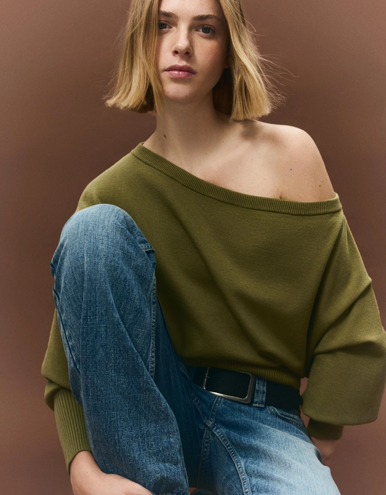 Асимметричный свитер с низом в рубчик