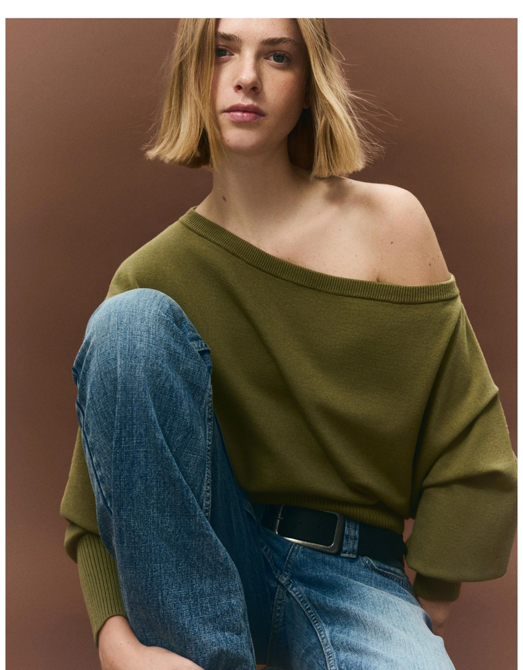 Асимметричный свитер с низом в рубчик