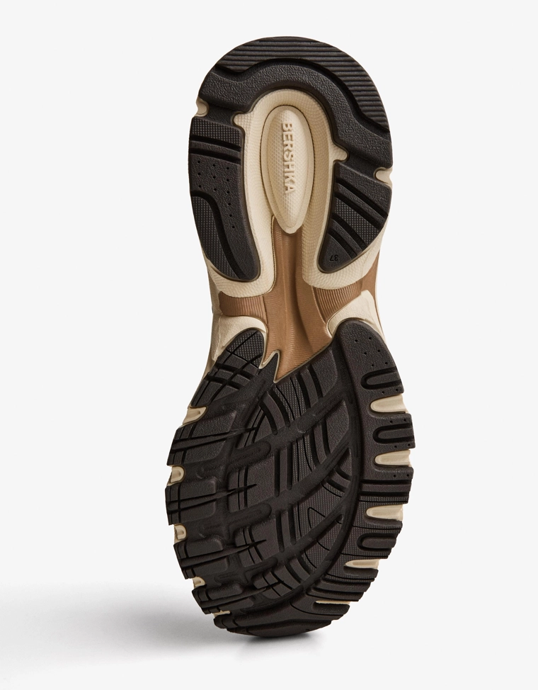 Кроссовки со вставками