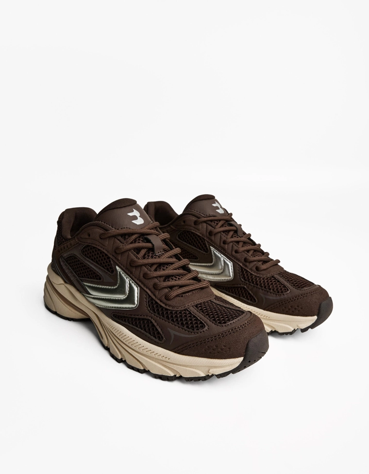 Кроссовки со вставками