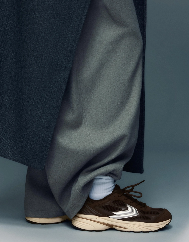 Кроссовки со вставками