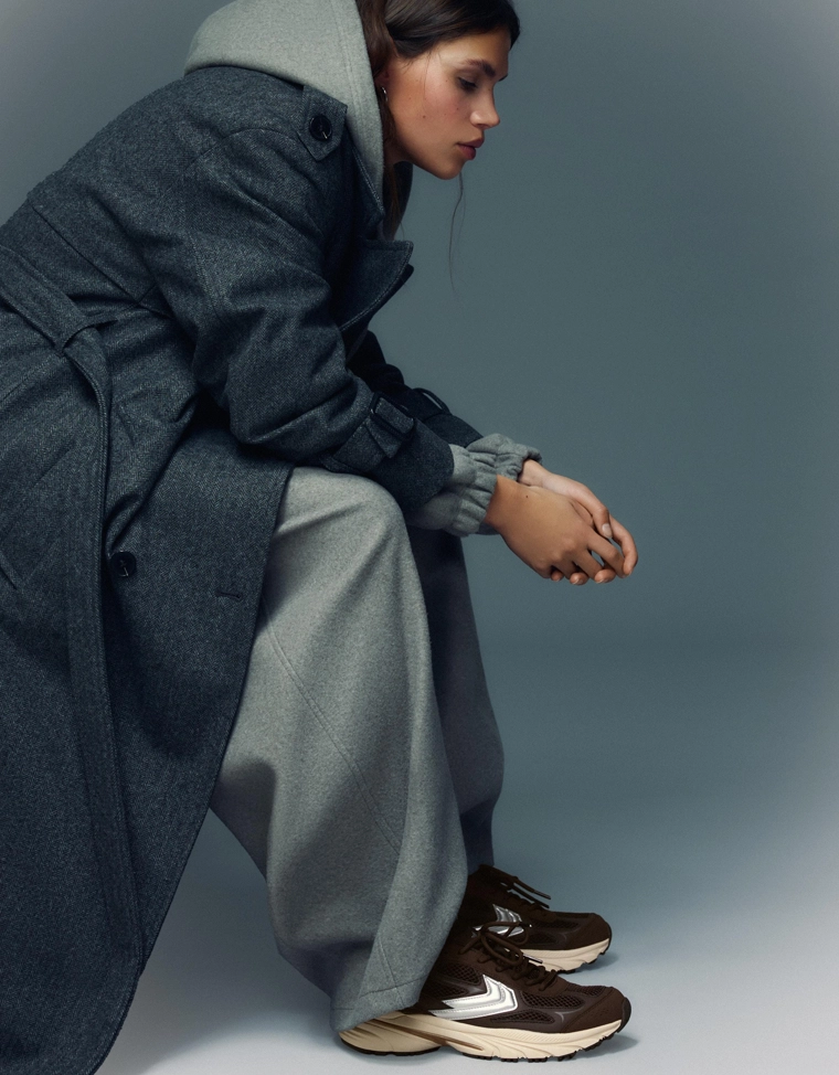 Кроссовки со вставками