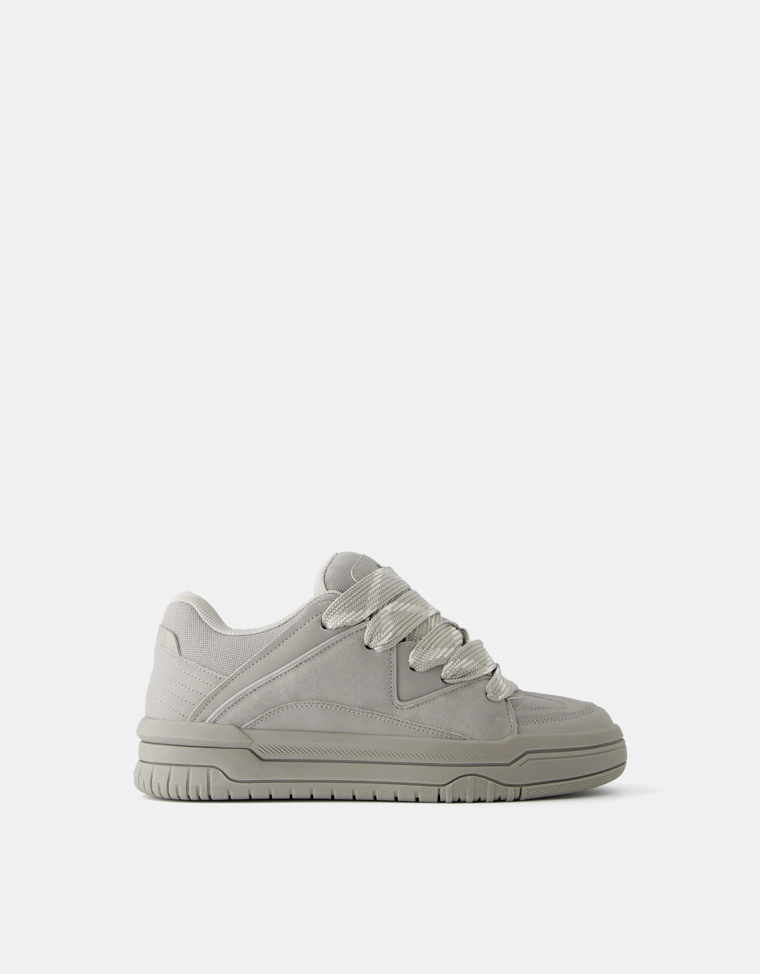 Объемные кроссовки в скейтерском стиле