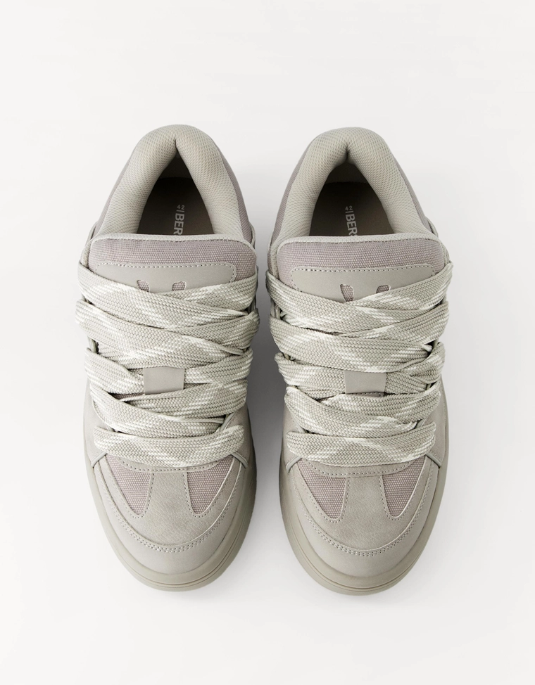 Объемные кроссовки в скейтерском стиле