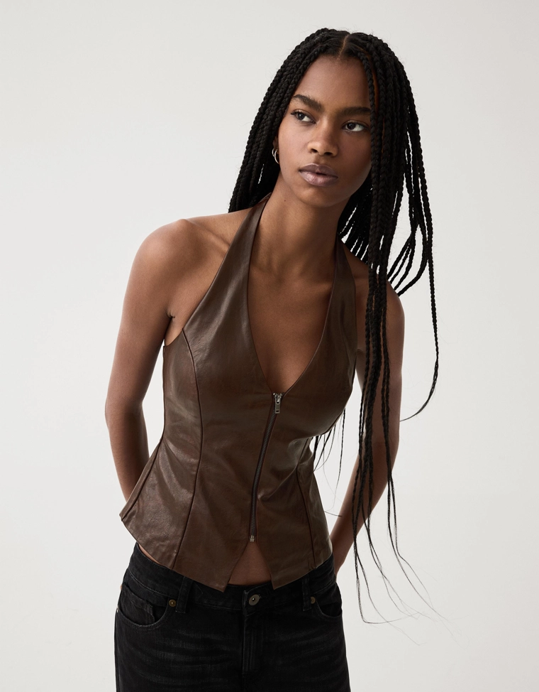 Топ из искусственной кожи с горловиной халтер и молнией