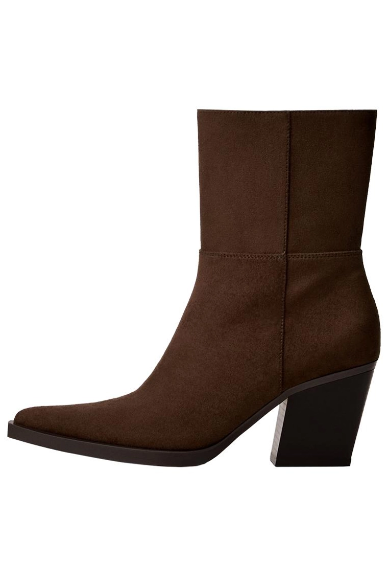 Ботильоны в ковбойском стиле на каблуке