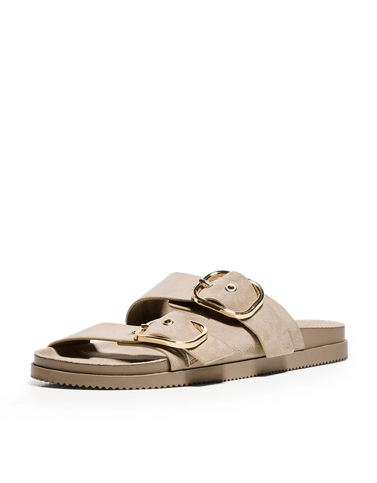 Кожаные босоножки на плоской подошве с пряжками