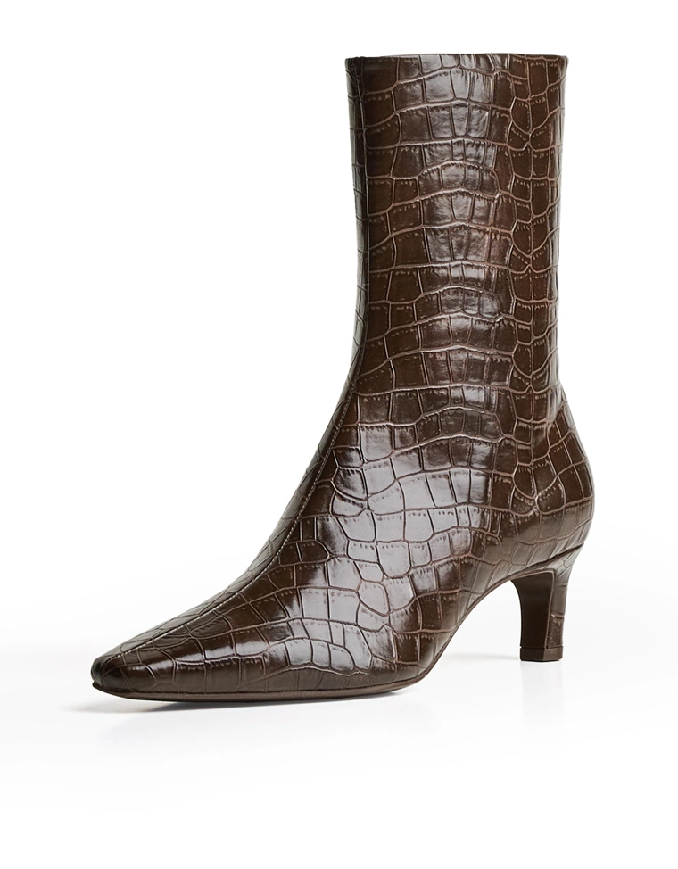 High-heel ankle boots with pointed toe